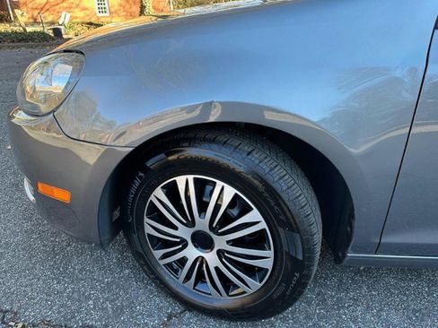 Used 2011 Volkswagen Golf 4-Door image 3