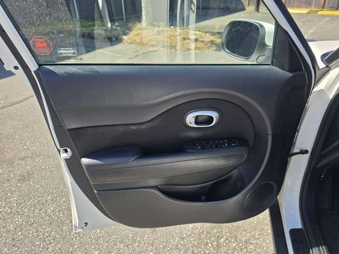 Used 2016 Kia Soul w/ Option Group 020 FWD image 41