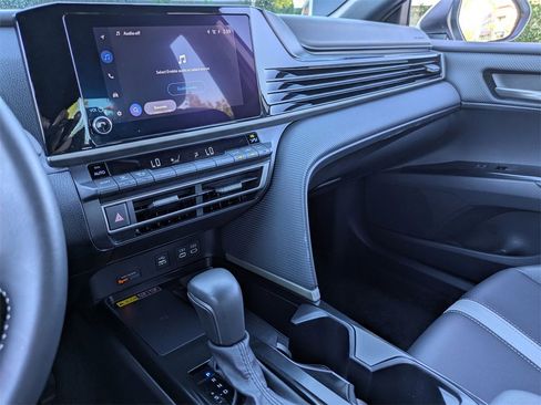 Used 2025 Toyota Camry SE image 20