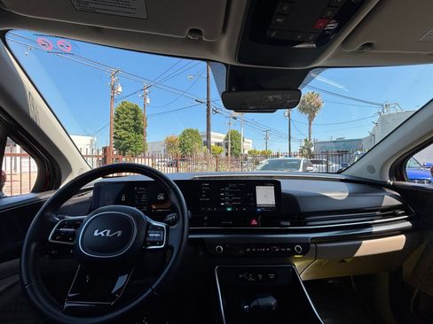 Used 2026 Kia Carnival FWD image 35