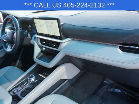 Used 2025 Ford Explorer Active w/ Active Comfort Package RWD image 21