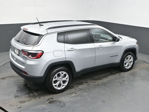 Used 2024 Jeep Compass Latitude image 35