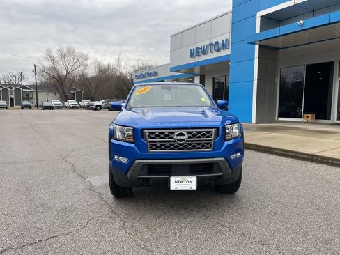 Used 2024 Nissan Frontier SV w/ SV Convenience Package image 2