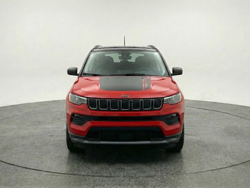 Used 2025 Jeep Compass Trailhawk image 2