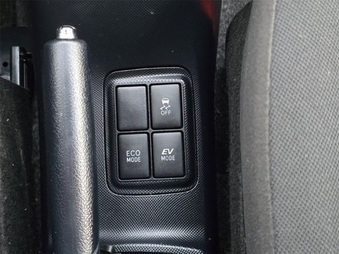 Used 2018 Toyota Prius C Two image 18