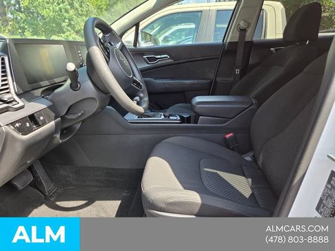 Used 2025 Kia Sportage LX FWD image 4