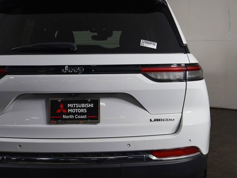 Used 2023 Jeep Grand Cherokee Laredo AWD/4WD image 14