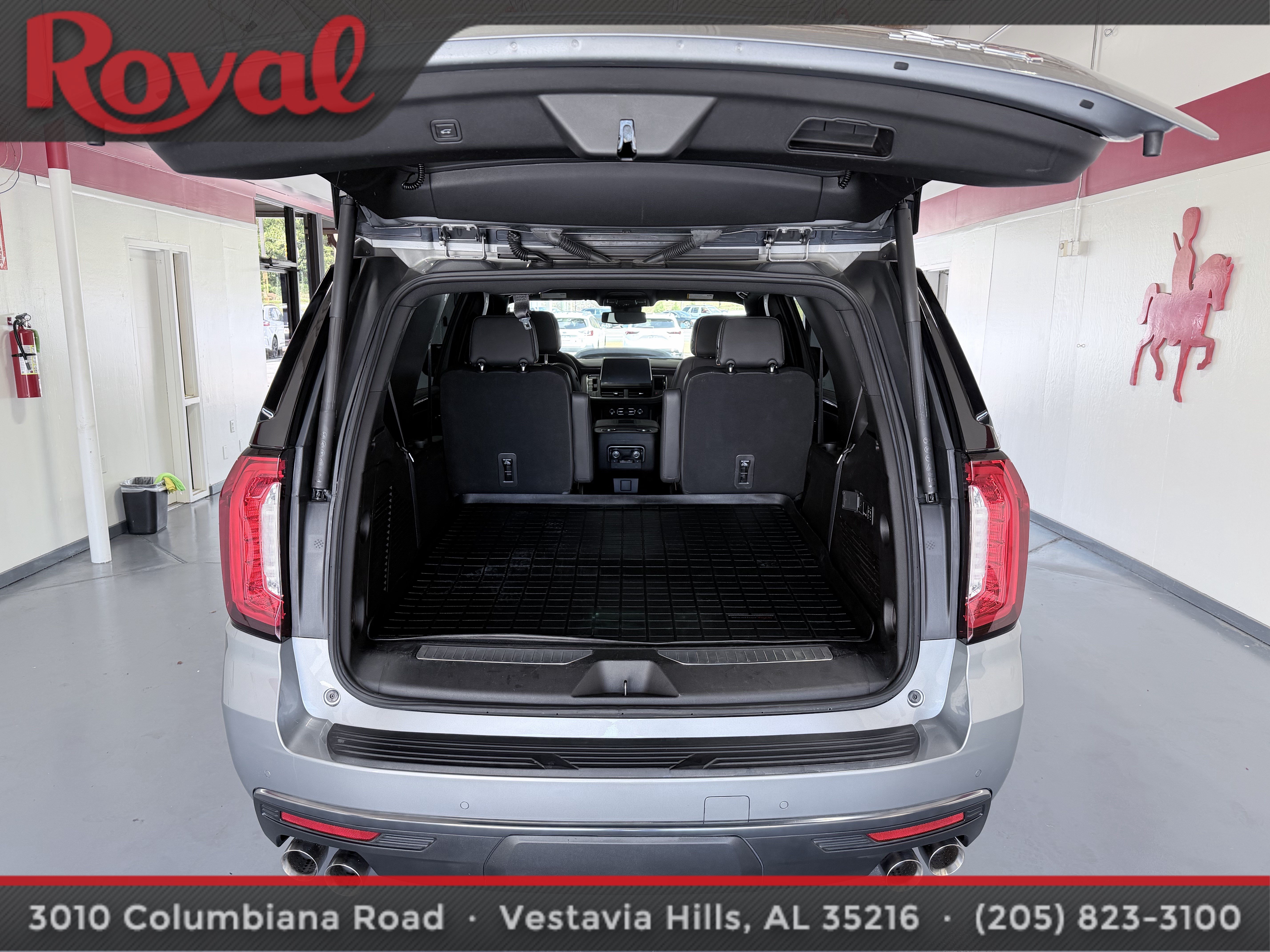 Used 2023 GMC Yukon AT4 AWD/4WD image 6