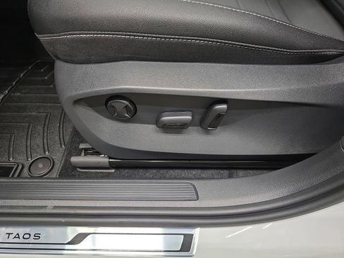 New 2026 Volkswagen Taos SE FWD image 29