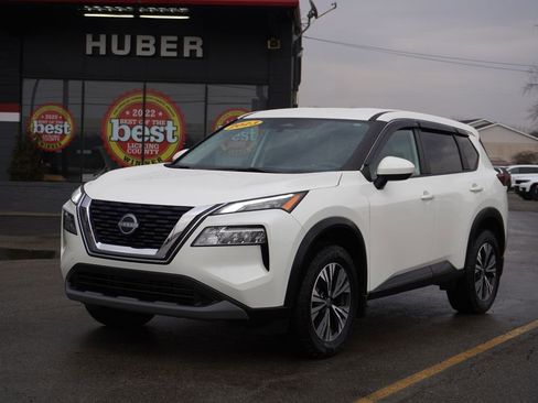 Used 2023 Nissan Rogue SV image 3