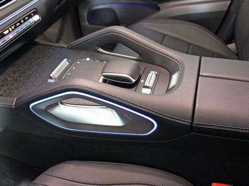 Certified 2025 Mercedes-Benz GLS 450 4MATIC image 23