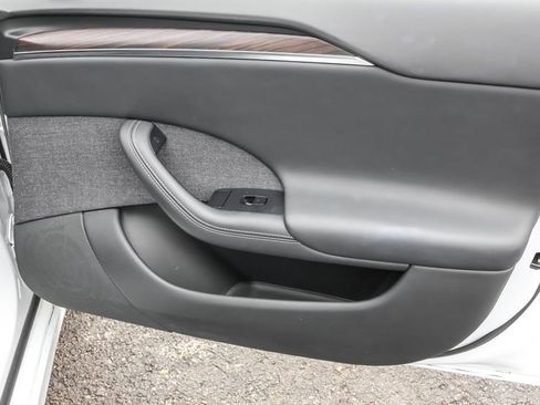 Used 2022 Tesla Model S image 33