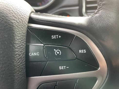 Used 2020 Jeep Grand Cherokee Altitude image 24