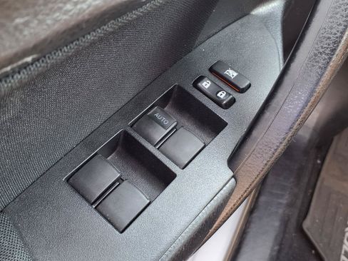 Used 2018 Toyota Corolla LE FWD image 19