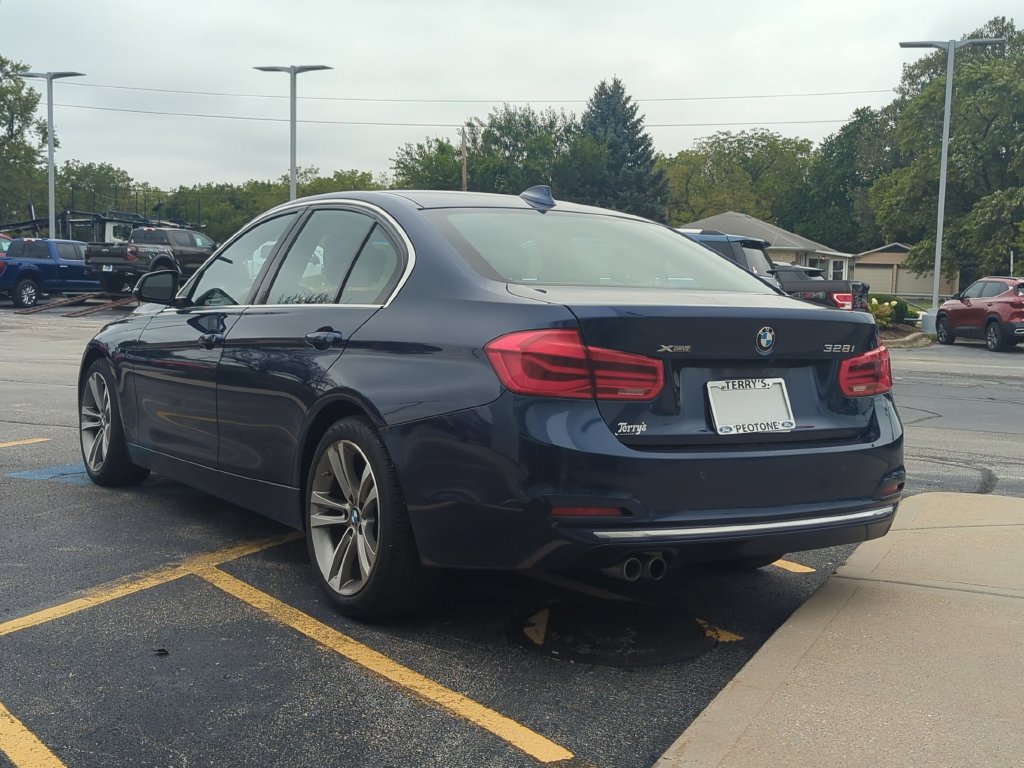 Used 2016 BMW 328i xDrive Sedan AWD/4WD image 5