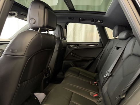 Certified 2025 Porsche Macan image 24