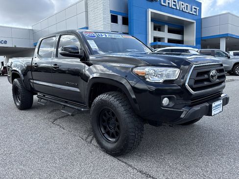 Used 2023 Toyota Tacoma SR5 w/ Technology Package AWD/4WD image 2
