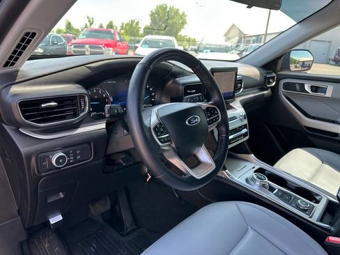 Used 2021 Ford Explorer XLT w/ Equipment Group 202A AWD/4WD image 12