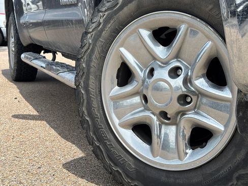 Used 2017 Toyota Tundra SR5 AWD/4WD image 2