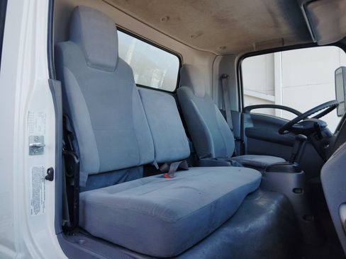 Used 2020 Isuzu NPR RWD image 13