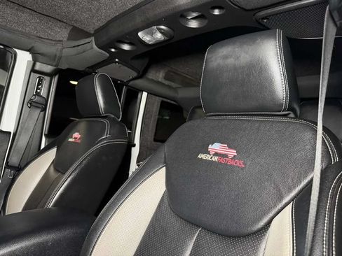 Used 2018 Jeep Wrangler Unlimited Rubicon w/ Connectivity Group AWD/4WD image 25