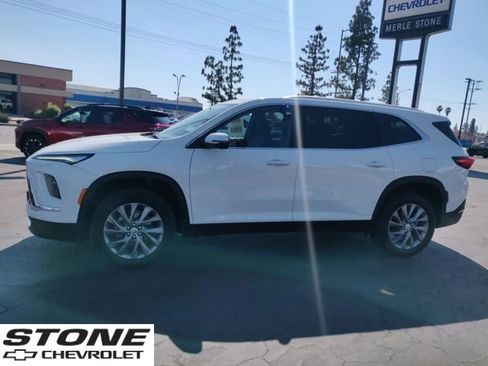 Certified 2025 Buick Enclave Preferred image 5