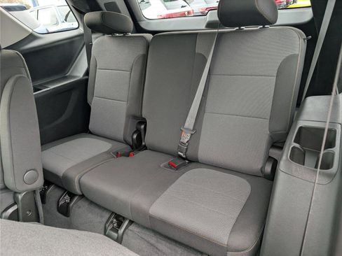 Used 2021 Chevrolet Traverse LT image 16