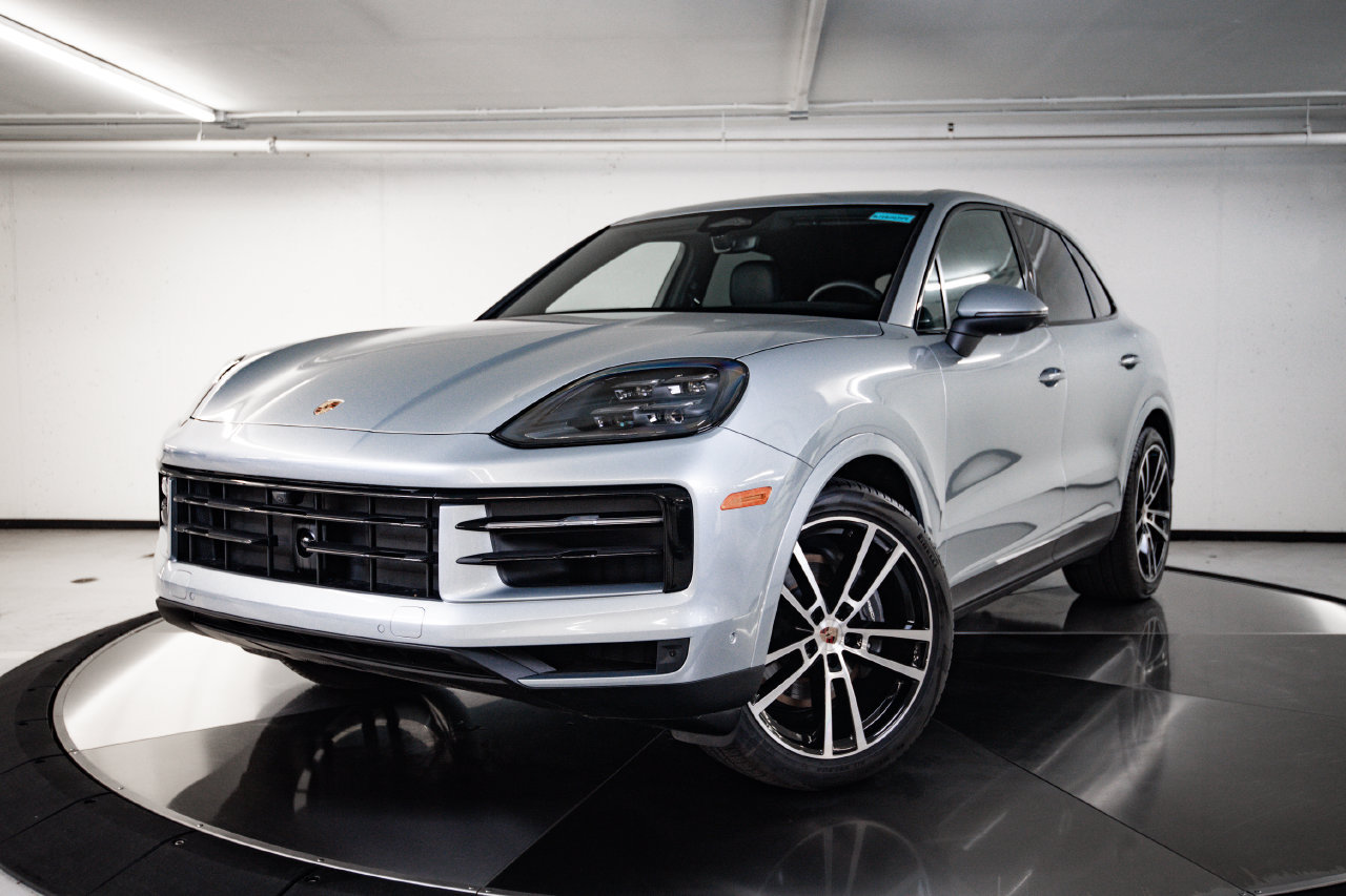 Certified 2026 Porsche Cayenne AWD/4WD image 1