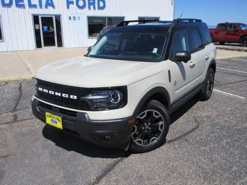 Certified 2025 Ford Bronco Sport Outer Banks w/ Outer Banks Tech Package+ AWD/4WD image 3
