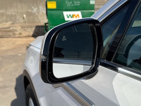 Used 2025 Kia Sorento LX FWD image 37