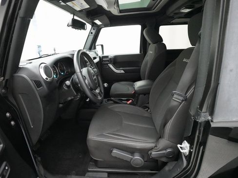 Used 2017 Jeep Wrangler Sahara w/ Connectivity Group image 7