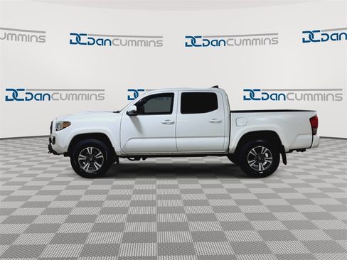 Used 2017 Toyota Tacoma TRD Sport image 5