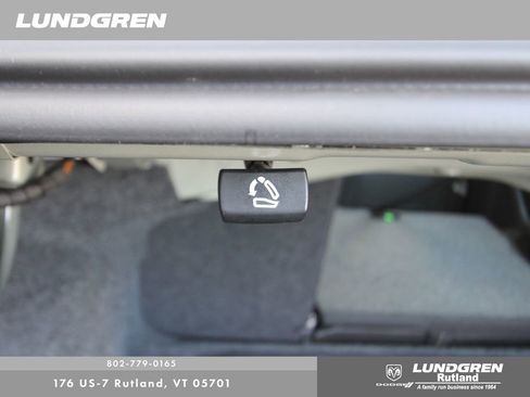 Used 2023 Volkswagen Jetta SE w/ Panoramic Sunroof Package image 42