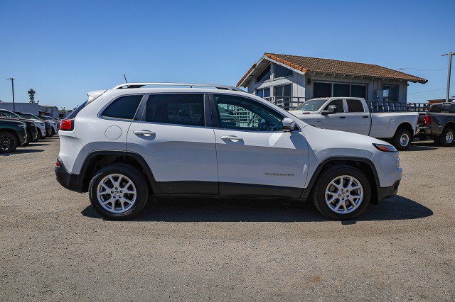 Used 2018 Jeep Cherokee Latitude Plus w/ Comfort/Convenience Group FWD image 3