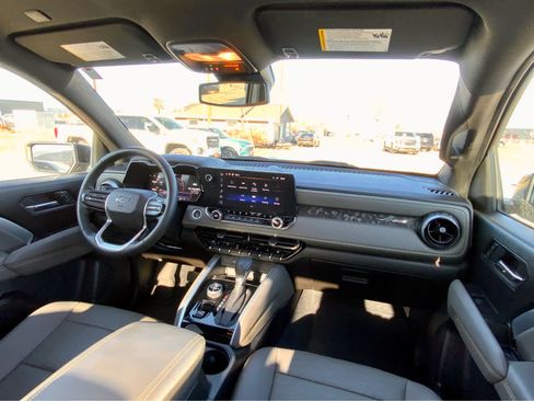 Certified 2025 Chevrolet Colorado ZR2 w/ Technology Package image 39