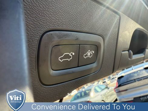 Certified 2023 Volvo XC60 B5 Ultimate w/ Climate Package image 25