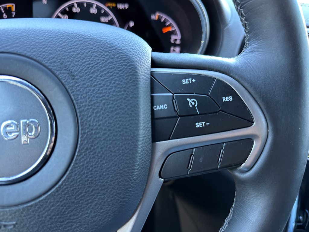 Used 2019 Jeep Grand Cherokee Overland AWD/4WD image 24
