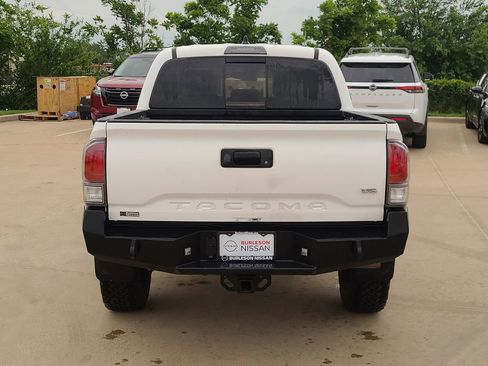 Used 2021 Toyota Tacoma TRD Off-Road image 3
