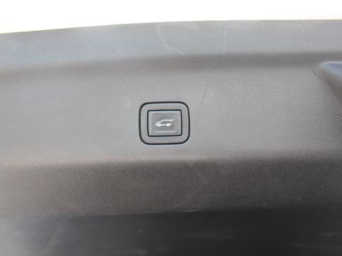 Used 2023 Chevrolet Tahoe Z71 w/ Z71 Off-Road Package image 23