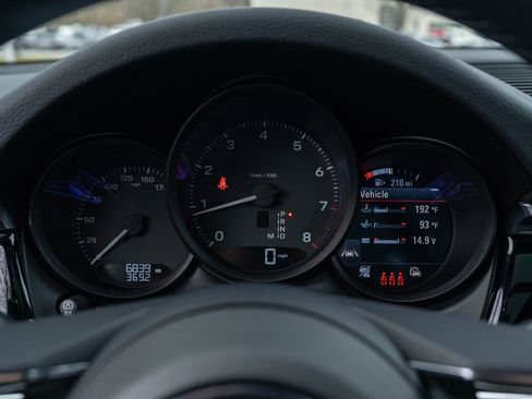 Certified 2025 Porsche Macan image 24