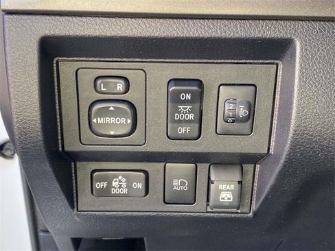 Used 2020 Toyota Tundra SR5 image 18