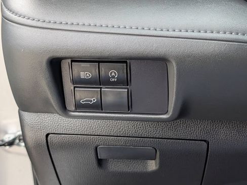 Used 2023 Toyota Highlander XLE FWD image 23