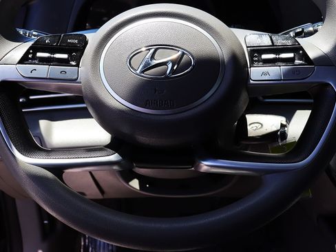 Used 2021 Hyundai Elantra SE FWD image 53
