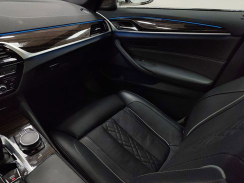 Used 2023 BMW 530e xDrive w/ Premium Package image 21