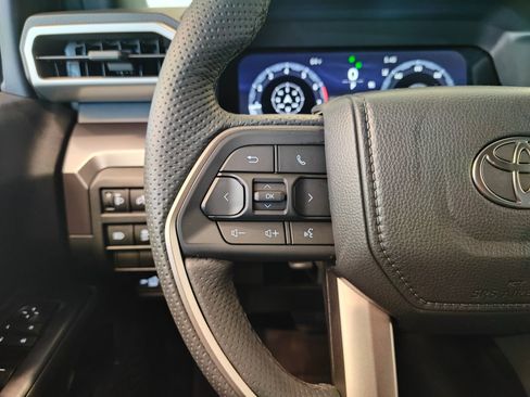 Used 2025 Toyota Tacoma TRD Off-Road AWD/4WD image 19