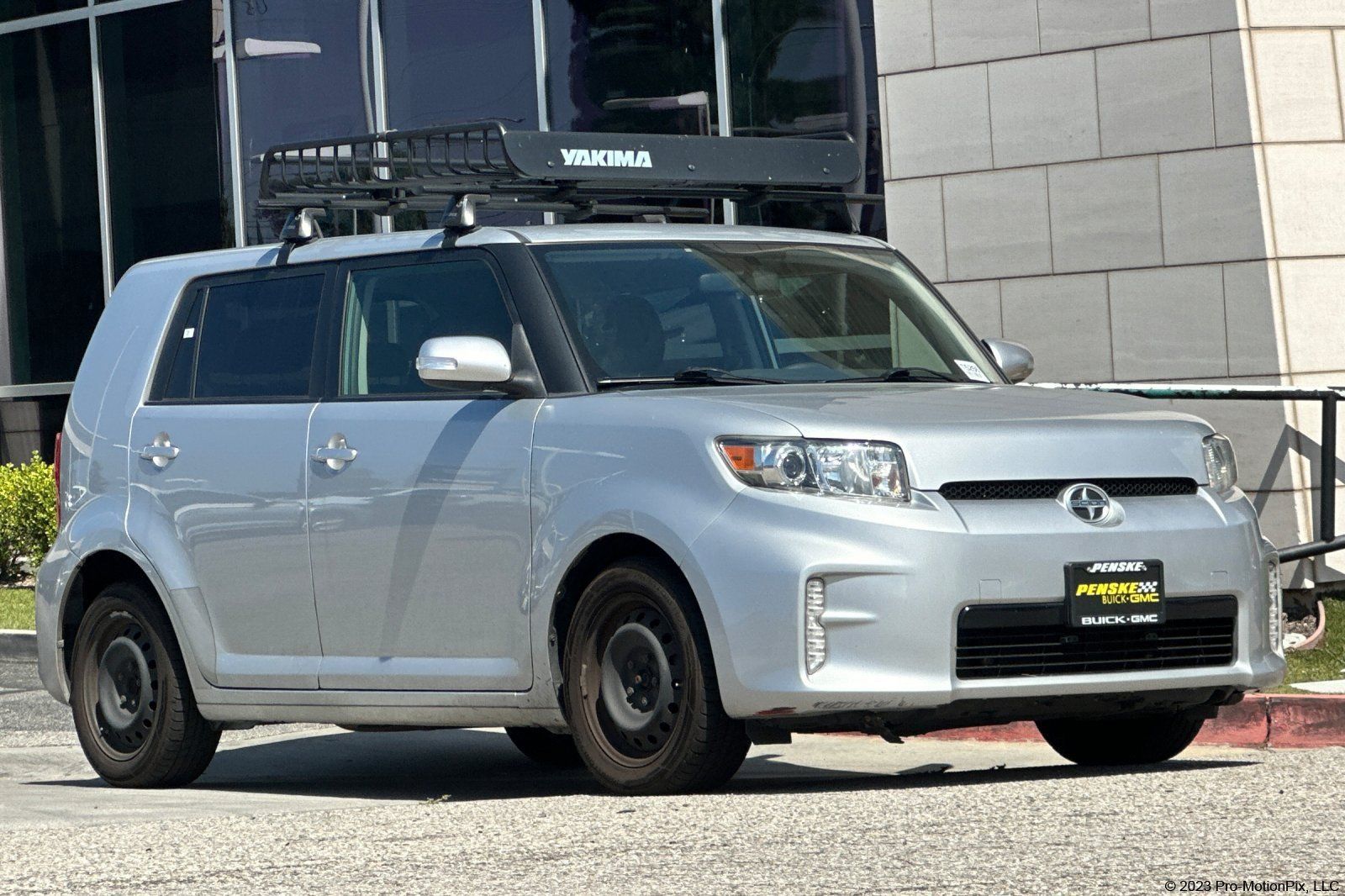 Used 2015 Scion xB FWD image 1