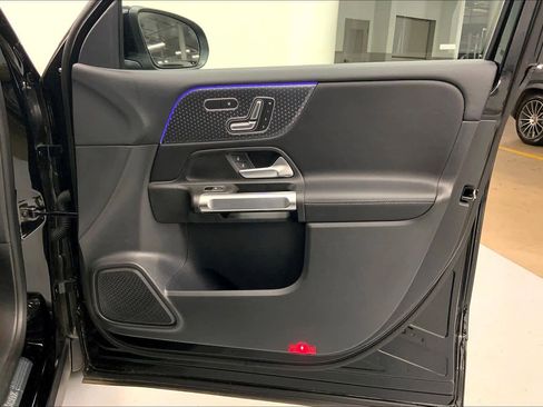 Used 2026 Mercedes-Benz GLB 250 image 9