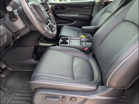 Used 2025 Honda Odyssey Elite image 11