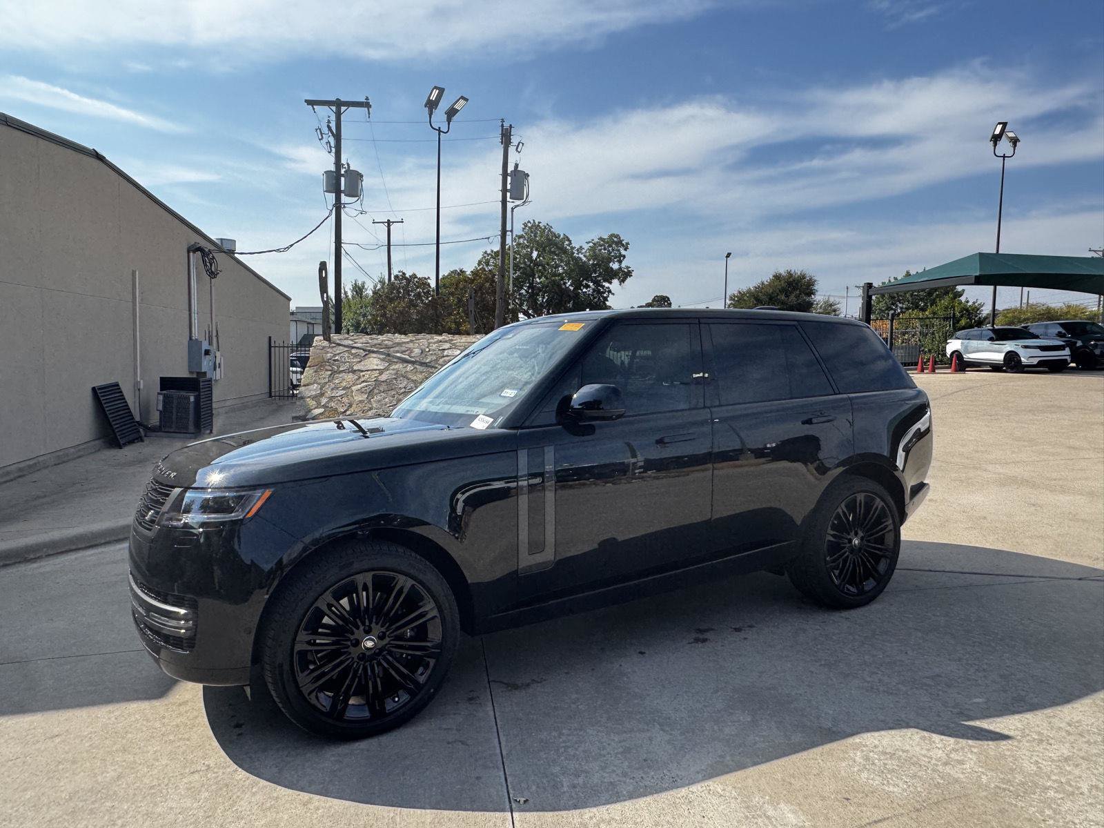 Certified 2025 Land Rover Range Rover SE AWD/4WD image 2