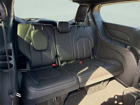New 2026 Chrysler Pacifica Select w/ S Appearance Package image 33